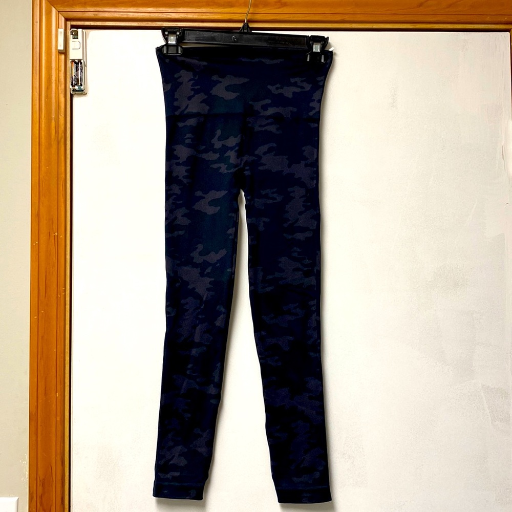 Spanx NWOT Camo Leggings Size S